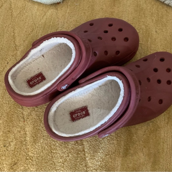 Fuzzy Crocs - Picture 2 of 4